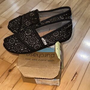 BNIB TOMS Black Crochet Slip-On Shoes